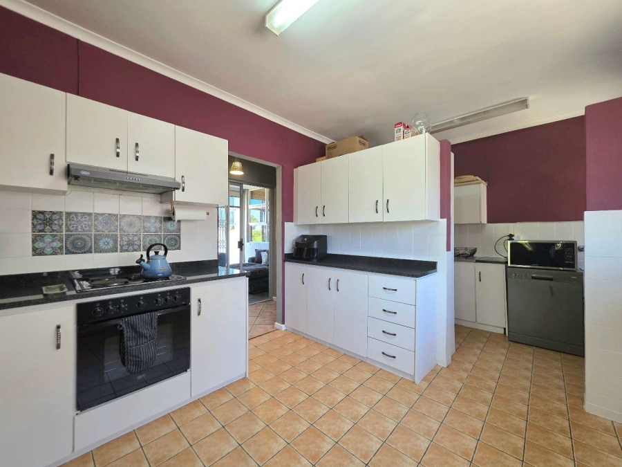 5 Bedroom Property for Sale in Plattekloof Western Cape